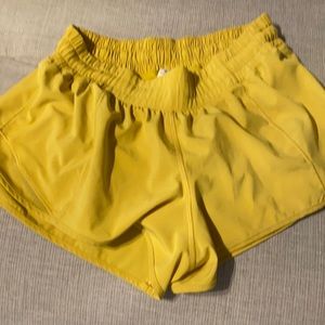 Lululemon Hotty Hot Shorts 2.5 inch